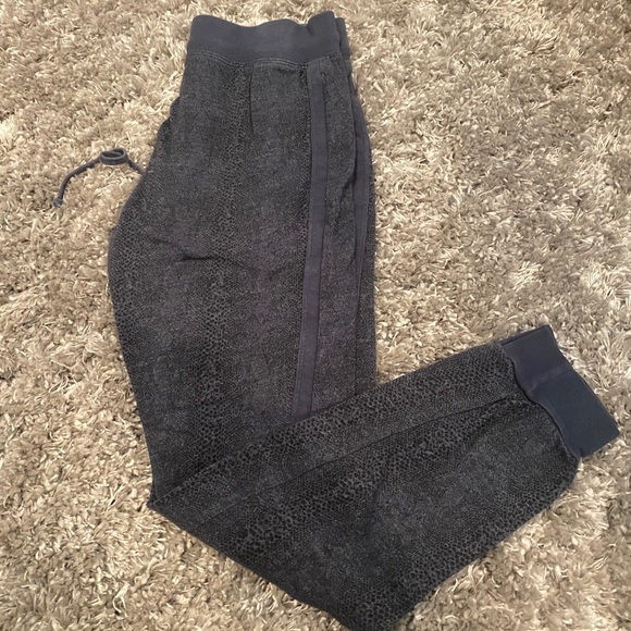 Hard Tail Pants - Hard Tail Navy sweats size small